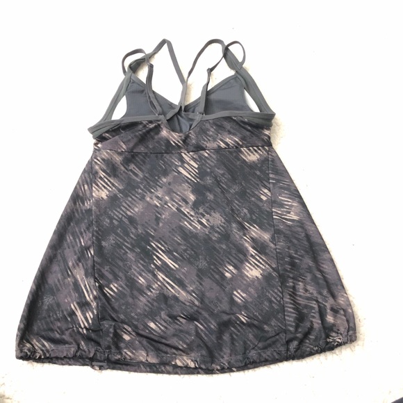 Women  swim top with adjustable straps - Picture 2 of 15